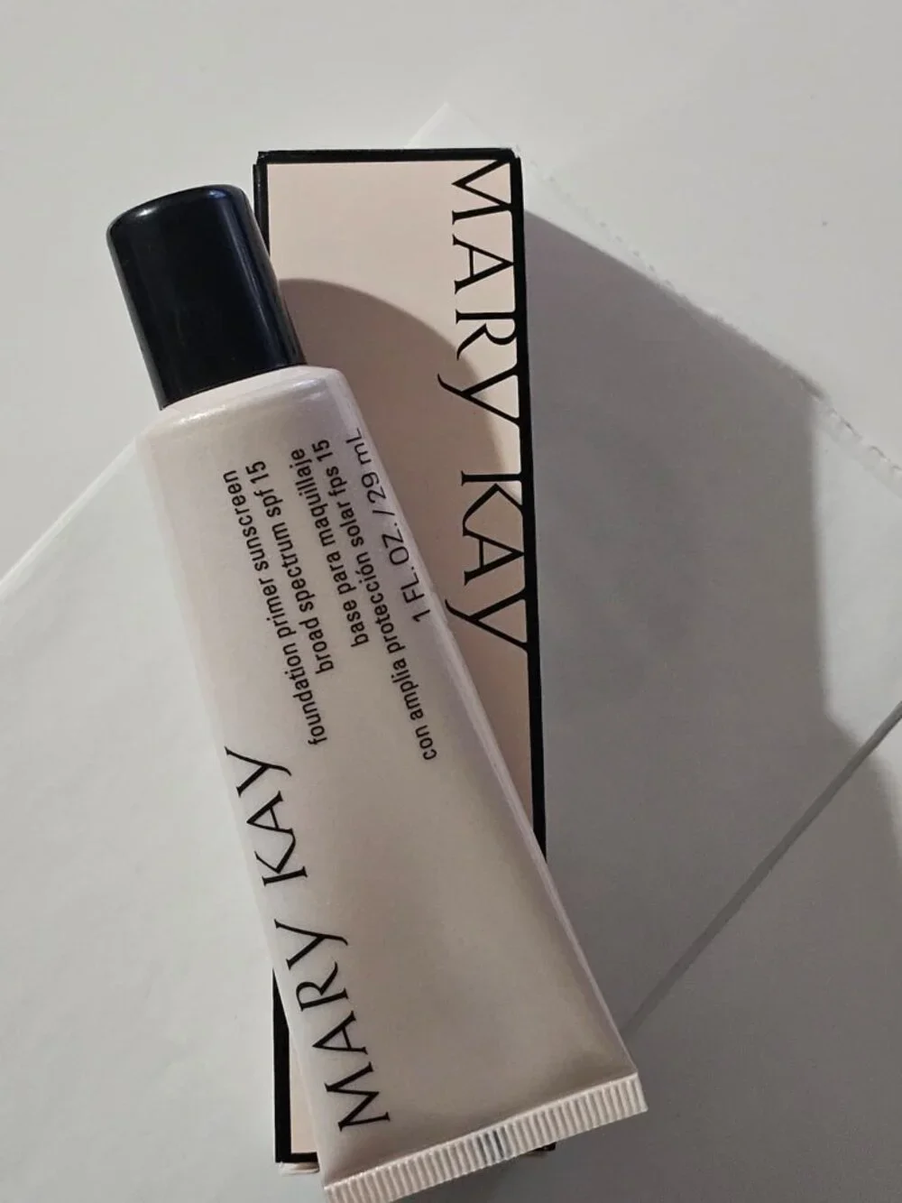 Mary Kay Foundation Primer Sunscreen SPF 15 Broad Spectrum  1 fl oz / 29 ml  NWT